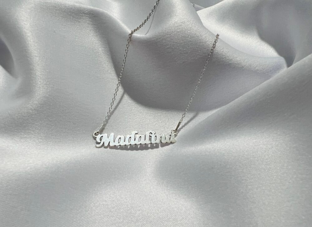 Colier cu nume Madalina din argint 925 cod:CARG17